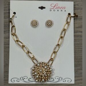 Gold Necklace with Pearl Pendant